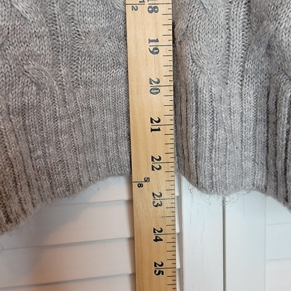 WAYF‎ Sophie Crop Cable Knit Sweater Heather Gray Ruffle Sleeve Women Large Crew - Picture 15 of 16